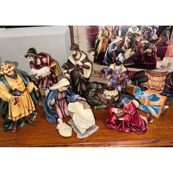 2002 Grandeur Noel MARY Nativity Christmas Figurine (Complete Set) lightly used - Picture 10 of 12